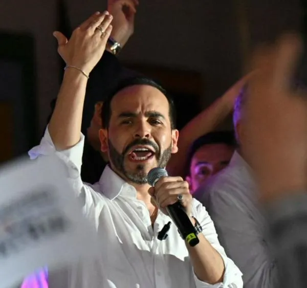 De la Espriella reaccionó a su trepada contra Cepeda, según nueva encuesta en Colombia. Todo indica que se vendría una segunda vuelta. 