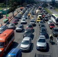 Pico y placa regional en Bogotá este 12 de enero de 2026 por puente festivo: horarios, vías y multa por incumplir la restricción subió a $ 633.200.