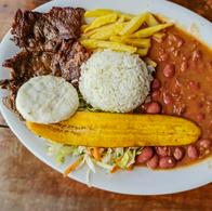 Golpe al popular corrientazo en Colombia: dicen cuál sería su precio para 2026 y la subida de más de 2.000 pesos que tendrá. 