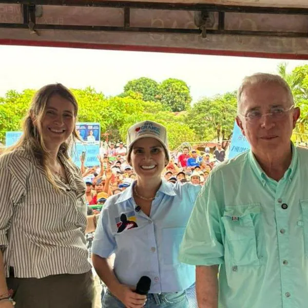 "Que la hagan llorar": filtran audio de Uribe dando órdenes a bodegueros contra 'influencer'. El presidente Petro respondió. 