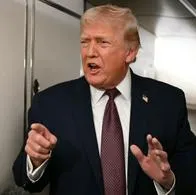 Donald Trump anunció que impondrá aranceles de 25 % a países que hagan negocios con Irán, debido a la represión contra protestas antigubernamentales.