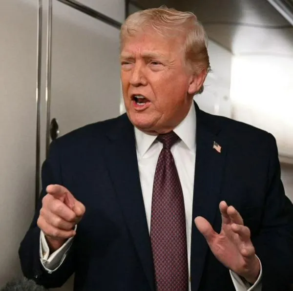 Donald Trump anunció que impondrá aranceles de 25 % a países que hagan negocios con Irán, debido a la represión contra protestas antigubernamentales.