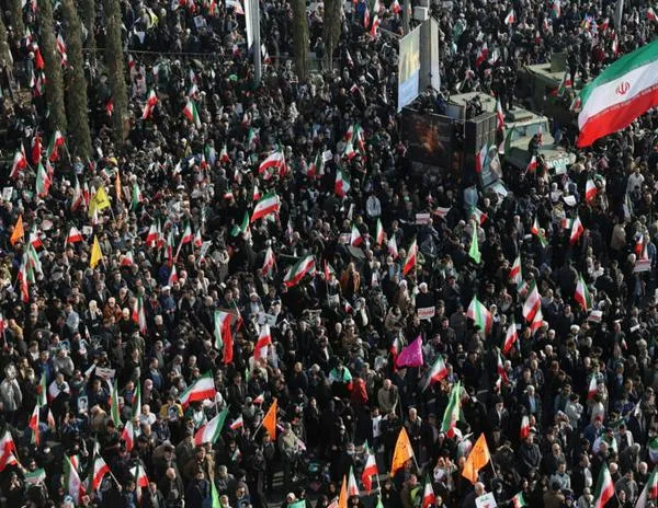 #IránHoy: funcionario local señala 2.000 muertes en las protestas; Teherán flexibiliza algunas restricciones