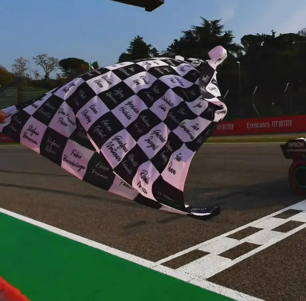 Expiloto de la Fórmula 1 fue arrestado por golpear a una persona: hay video