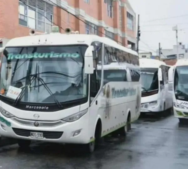 ¿Cómo acceder a transporte escolar gratuito para estudiantes de colegios públicos en Bogotá?