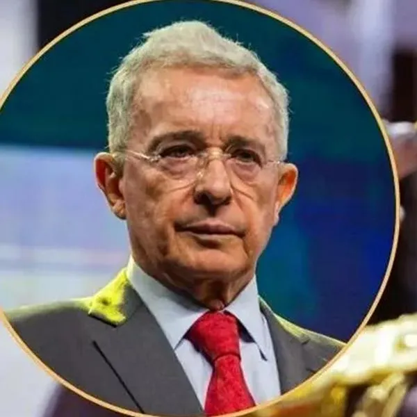 Álvaro Uribe no se guardó nada y arremetió contra Gustavo Petro por dólar