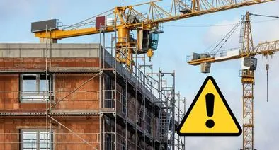 Decreto que busca modificar venta de viviendas VIS en Colombia fijando su precio en salarios mínimo recibe críticas por riesgo de aumento de costos.