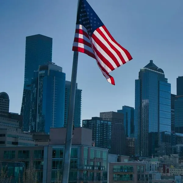 EE. UU. suspende trámites de visas en Colombia y más países: sufren miles