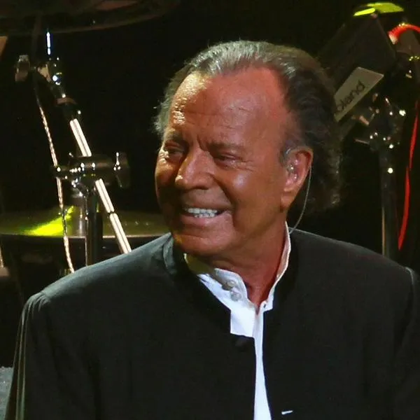 Julio Iglesias prepara defensa ante denuncias de agresión