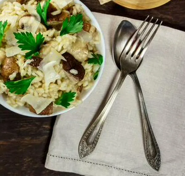 Receta: así se hace un arroz con champiñones y almendras