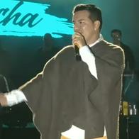 Último concierto de Yeison Jiménez en Málaga, Santander, con una ruana