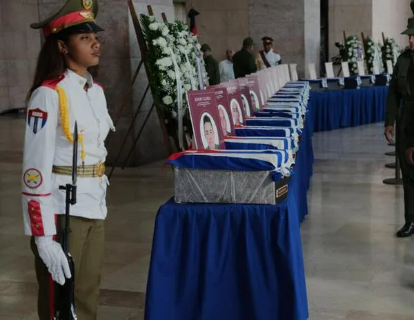 Cuba rinde homenaje con honores a 32 militares asesinados durante la captura de Maduro en Caracas