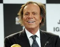 Julio Iglesias rompe su silencio: niega haber abusado, coaccionado o faltado al respeto a ninguna mujer