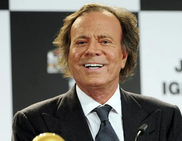 Julio Iglesias rompe su silencio: niega haber abusado, coaccionado o faltado al respeto a ninguna mujer