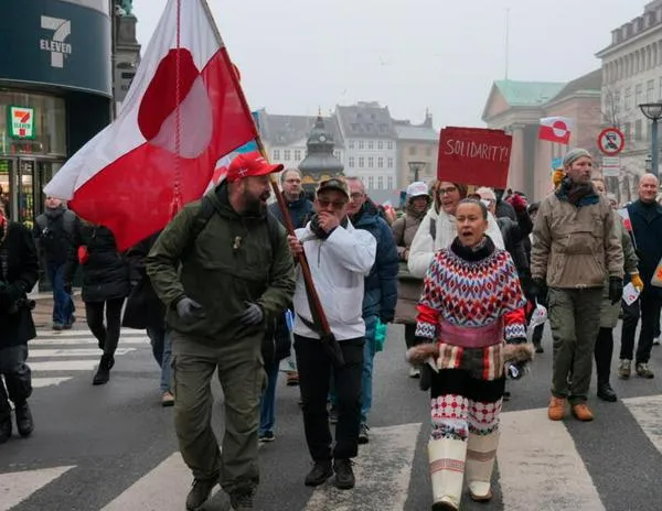 Miles de personas se manifiestan en Dinamarca contra las ambiciones de Trump en Groenlandia