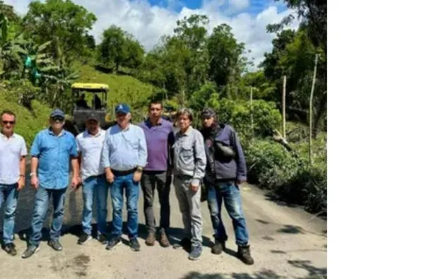 Aceleran obras de recuperación de vía que conecta a dos municipios del Eje Cafetero