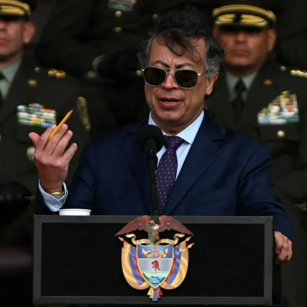 Gustavo Petro usó 10.000 millones de plata pública para salir de lista Clinton