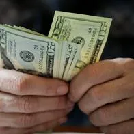 Cómo aprovechar dólar bajo: dan recomendaciones por caída fuerte de la divisa