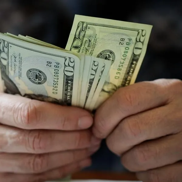 Cómo aprovechar dólar bajo: dan recomendaciones por caída fuerte de la divisa