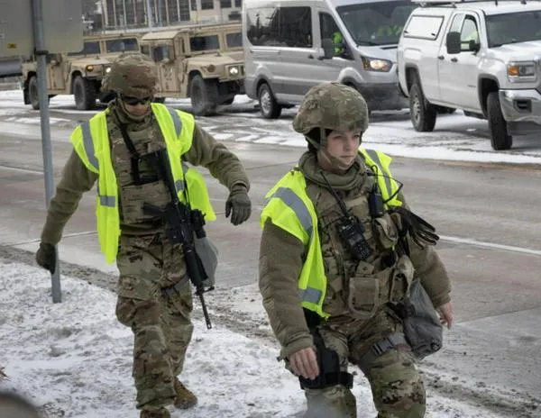 El Pentágono prepara a 1.500 soldados para intervenir ante las protestas en Minnesota