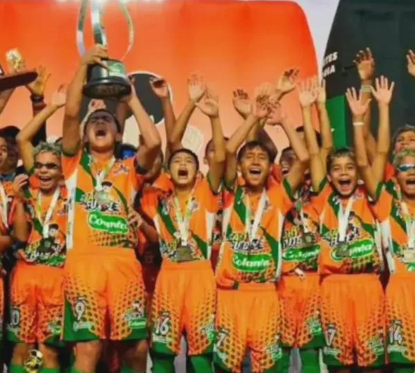 Equipo pidió plata en semáforos, pasó angustias y ganaron título de famoso torneo en Colombia