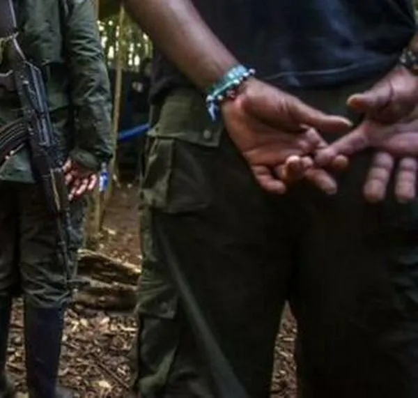 Capturan en flagrancia a dos hombres tras robo de camioneta en Valle del Cauca