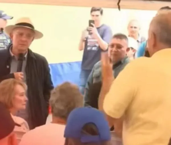 Uribe confrontó a petrista de la tercera edad: video de cómo fue el momento