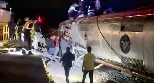 Qué pasó en España con el tren que se descarriló: hay más de 20 personas muertas