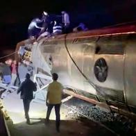 Qué pasó en España con el tren que se descarriló: hay más de 20 personas muertas