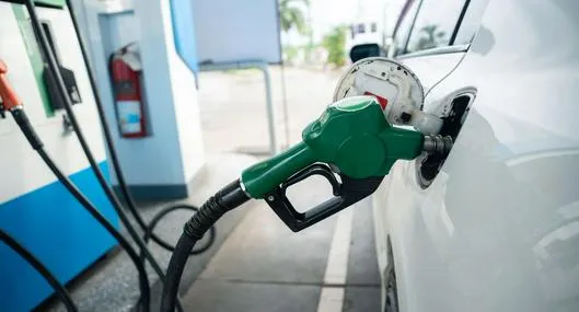 cuánto bajará Petro la gasolina: es poco frente a lo que la ha subido