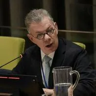 Dicen quién sería el as bajo la manga de Santos para las próximas elecciones presidenciales. Sería Iván Cepeda. 