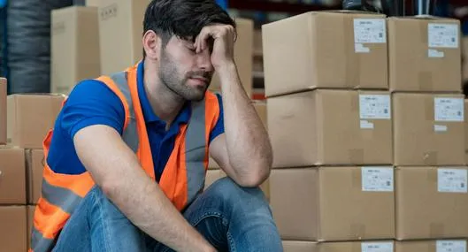 Preocupación para más de 700.000 empleados en Colombia que perderían su trabajo iniciando 2026. Varios sectores estarían en vilo. 