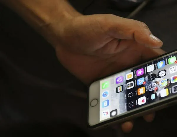 Corte de Internet en Irán: mensajes de desafío publicados antes del regreso del silencio