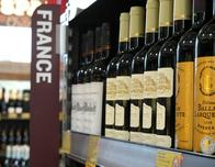 Trump amenaza con imponer aranceles del 200 % a los vinos y champanes franceses