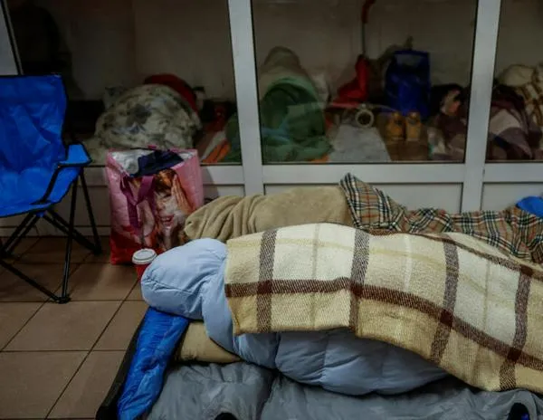 Ataque ruso deja sin calefacción a más de 5.600 edificios residenciales en Kiev