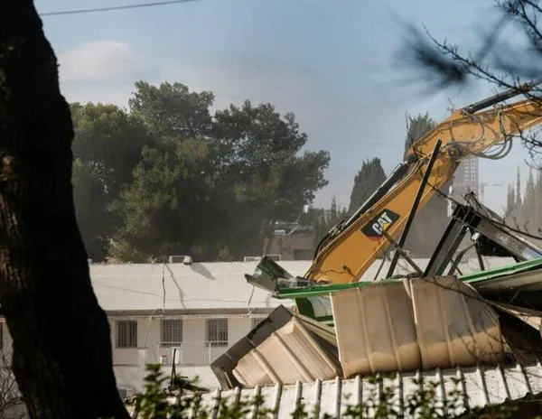 Israel arrasa con la sede de la UNRWA en Jerusalén Este