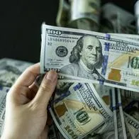 Dólar hoy bajó en Colombia: se aleja de 3.700 y explicaron qué fue lo que pasó