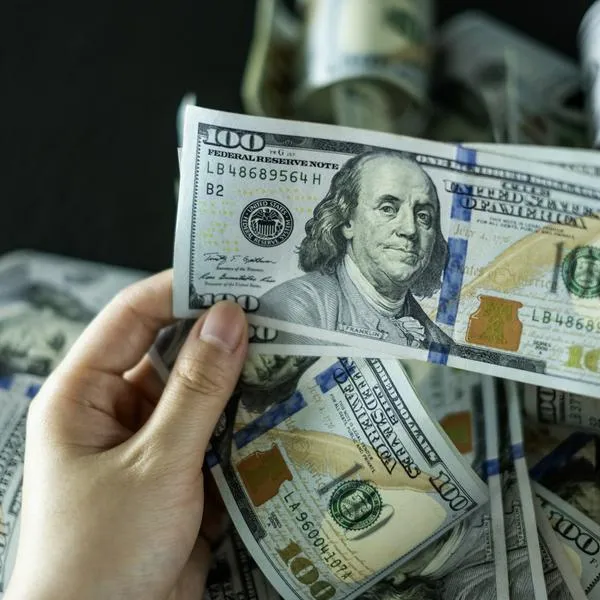 Dólar hoy bajó en Colombia: se aleja de 3.700 y explicaron qué fue lo que pasó