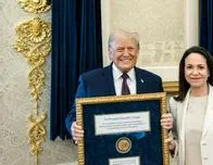 Donald Trump quiere implicar a la opositora Machado en Venezuela, donde se aceleran las reformas