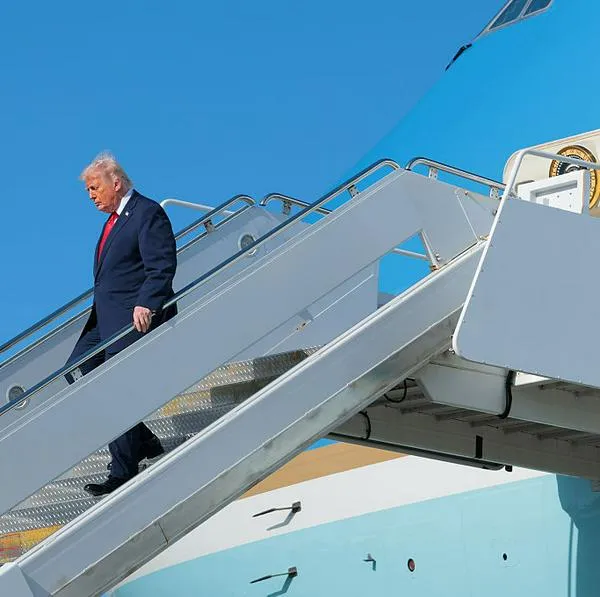 Avión Donald Trump: problema eléctrico en vuelo obliga a volver a EE. UU.