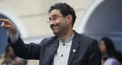 Iván Cepeda podría quedar inhabilitado para consulta del Frente Amplio