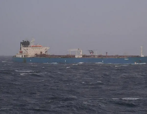 “No dejaremos pasar nada”: Francia intercepta en el Mediterráneo un petrolero vinculado a Rusia