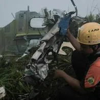 Accidente aéreo en Indonesia: 10 muertos por choque de avión contra montaña