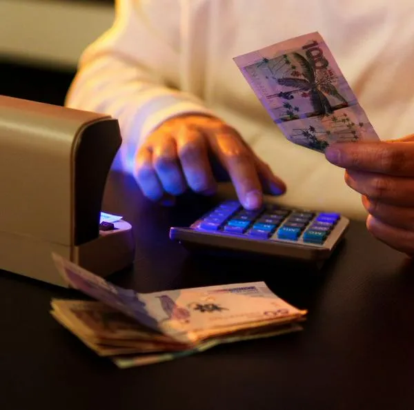 "Efecto dominó": avisan a empresas sobre lo que tienen que hacer con pagos del salario mínimo en Colombia. 