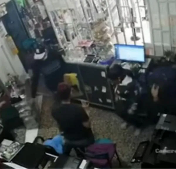 Bogotá: empleada logró evitar que ladrones se llevaran $ 17 millones de local