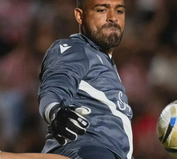 La impresionante atajada de Álvaro Montero con Vélez Sarsfield; ya es viral en redes