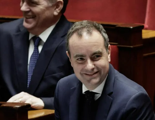 Sébastien Lecornu supera dos mociones de censura tras invocar el artículo 49.3 de la Constitución