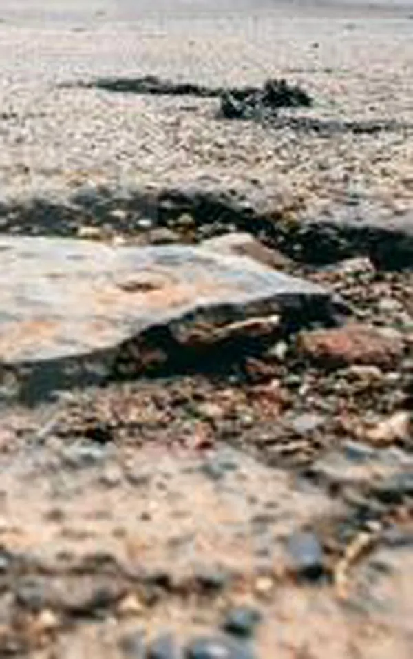 En las calles de Bello los conductores tienen que esquivar 376 huecos