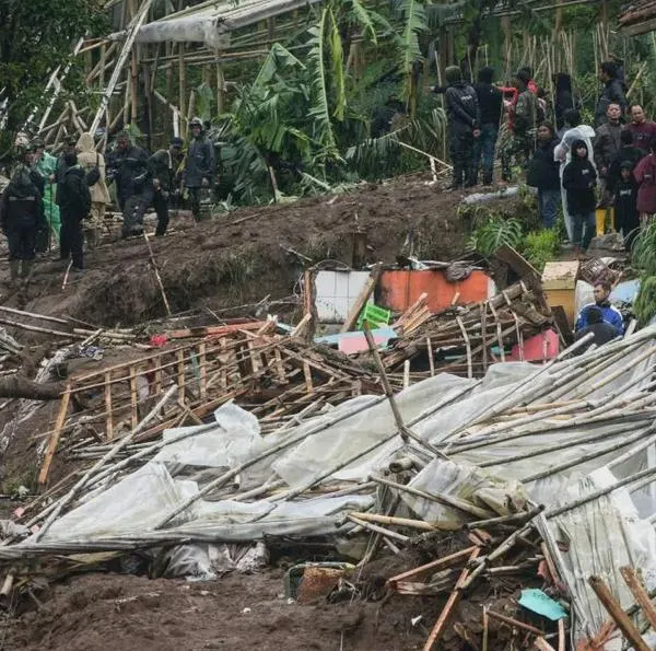 Sube a diez el número de muertos por un alud en Indonesia; más de 80 siguen desaparecidos