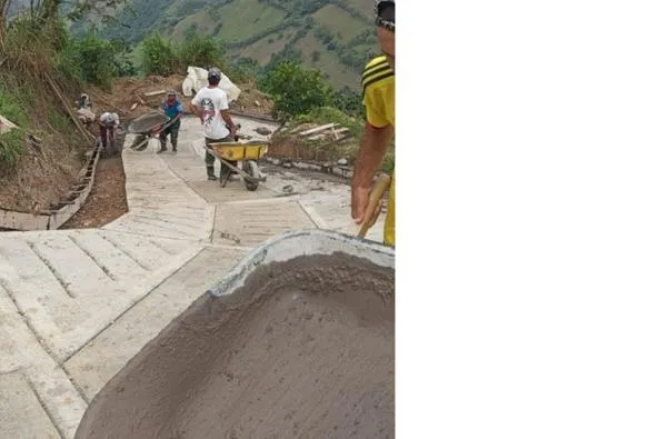 Comunidad del Norte de Caldas se unió para construir 80 metros de placas huella en vía rural empinada 